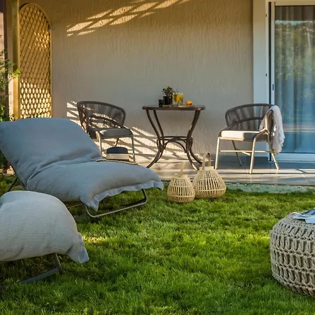 Malibu Suites & Apartment